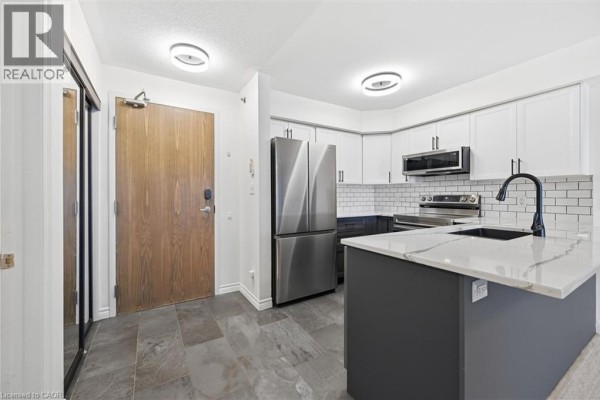4pc Bathroom - 3070 Rotary Way Unit# 429, Burlington, ON L7M0H1 Photo 2