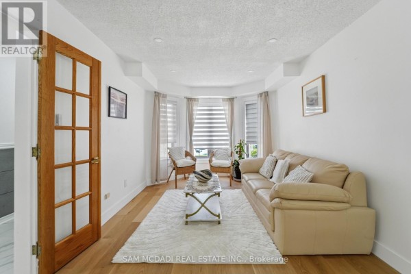 Family room - 3071 Bayberry Drive, Mississauga, ON L5N6P1 Photo 4