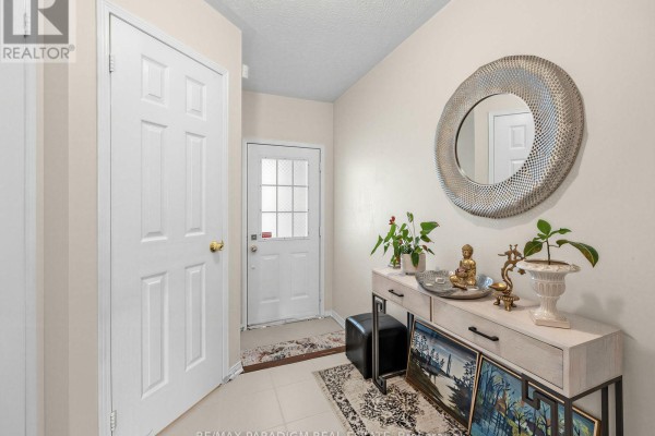Kitchen - 3072 Turbine Crescent, Mississauga, ON L5M6W9 Photo 3