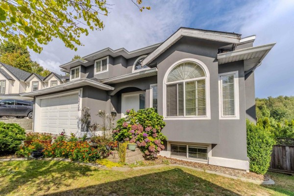 30758 Stellar Court, Abbotsford, BC V2T6R5 Photo 2