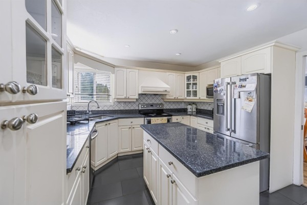 30758 Stellar Court, Abbotsford, BC V2T6R5 Photo 4