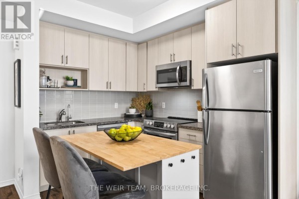 Bedroom 2 - 308 - 1120 Briar Hill Avenue, Toronto, ON M6B0A9 Photo 4