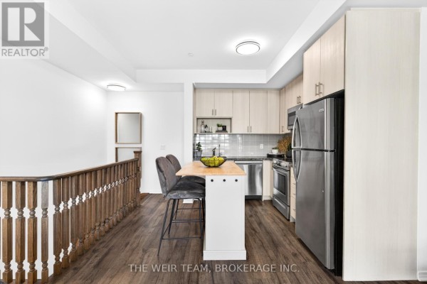 Kitchen - 308 - 1120 Briar Hill Avenue, Toronto, ON M6B0A9 Photo 5