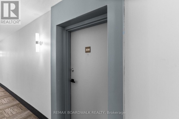 308 - 218 Viewmount Drive, Ottawa, ON K2E7X5 Photo 2