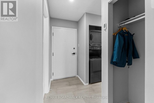308 - 218 Viewmount Drive, Ottawa, ON K2E7X5 Photo 3