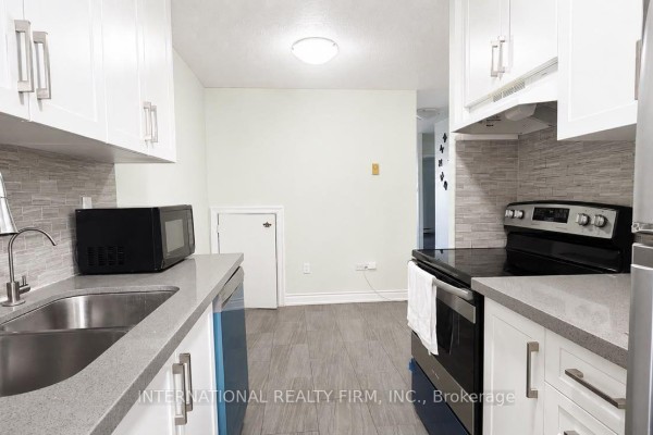 Eating area - 308 - 40 Sunny Glenway, Toronto, ON M3C2Z2 Photo 3