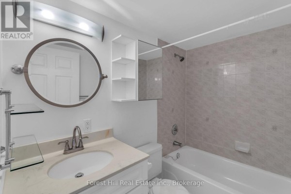 Bathroom - 308 - 555 Wilson Heights Boulevard, Toronto, ON M3H6B5 Photo 4