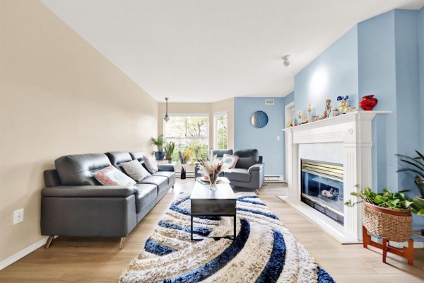 308 15160 108 Avenue, Surrey, BC V3R0V2 Photo 3