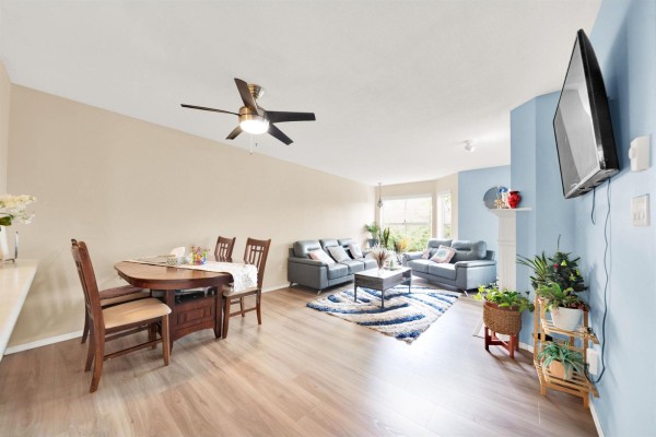 308 15160 108 Avenue, Surrey, BC V3R0V2 Photo 4