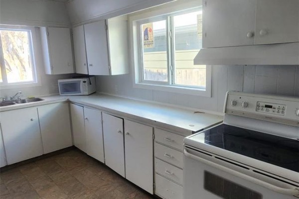 Den - 308 26th Street, Saskatoon, SK S7L0H7 Photo 5