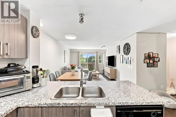 308 3178 Dayanee Springs Boulevard, Coquitlam, BC, photo 2