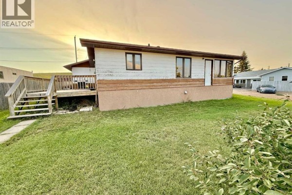 Living room - 308 3rd Street, Cadogan, AB T0B0T0 Photo 2