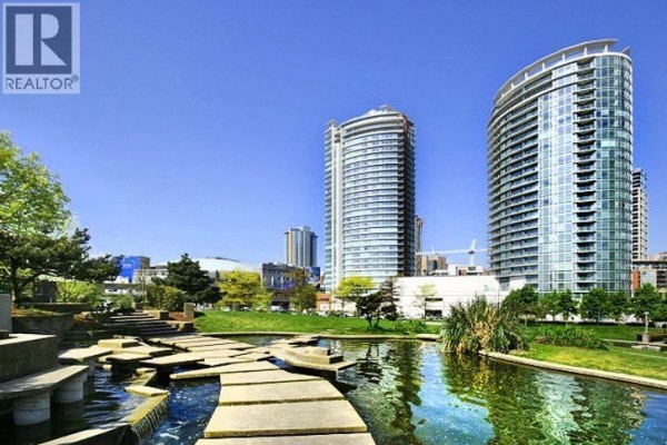 308 58 Keefer Place, Vancouver, BC V6B0B8 Photo 3