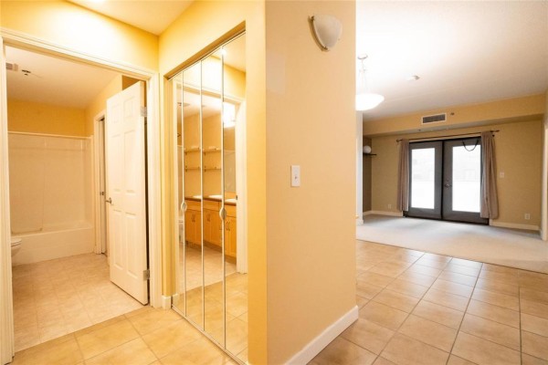 Living room - 308 60 Shore Street, Winnipeg, MB R3T2C8 Photo 4