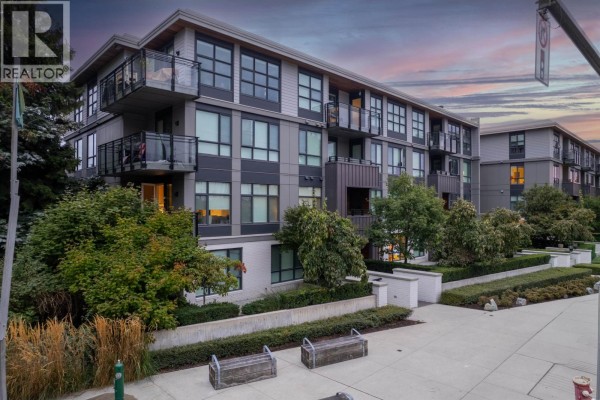 308 747 E 3rd Street, North Vancouver, BC V7L1G8 Photo 2