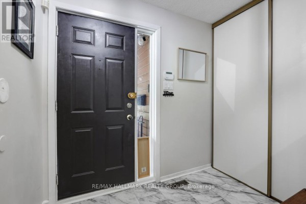 Entrance hall with black front door, marble tile floor, and closet. - 308 Lafontaine Avenue, Ottawa