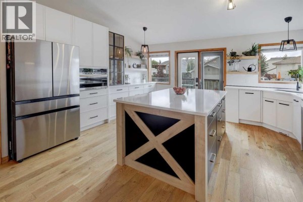Kitchen - 308 West Terrace Place, Cochrane, AB T4C1S3 Photo 3