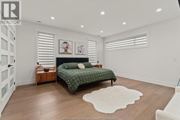 5pc Ensuite bath - 3082 Betts Avenue, Windsor, ON N9B3L5 Photo 4