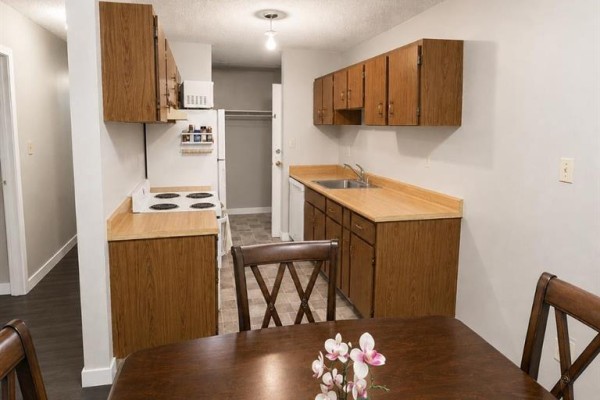 Dining room - 308a, 5611 10 Avenue, Edson, AB T7E1R4 Photo 4