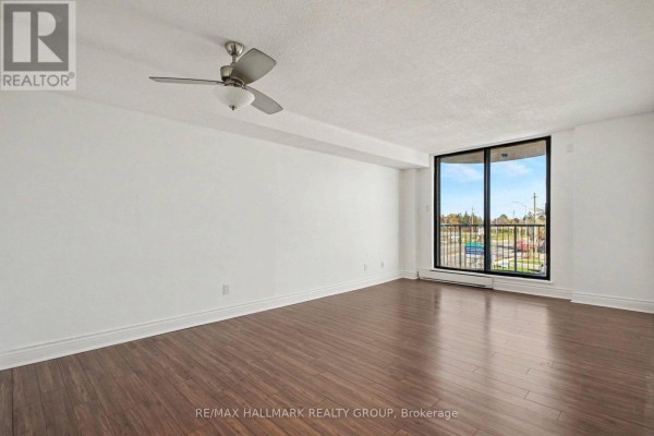 Living room - 309 - 1440 Heron Road, Ottawa, ON K1V0X2 Photo 3