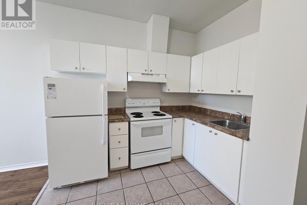 Living room - 309 - 1801 Eglinton Avenue W, Toronto, ON M6E2H7 Photo 2