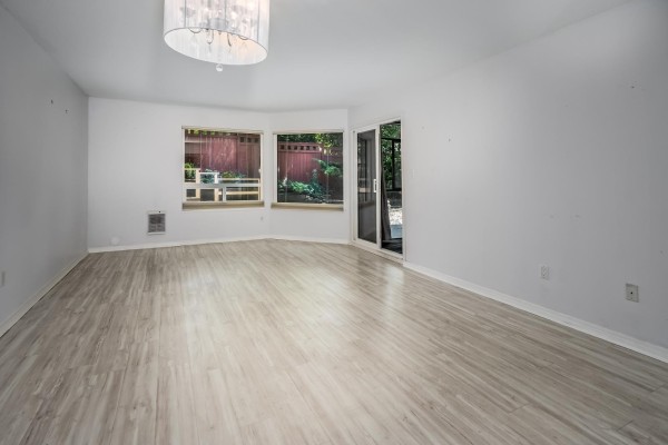 309 1350 Vidal Street, White Rock, BC V4B5G6 Photo 3