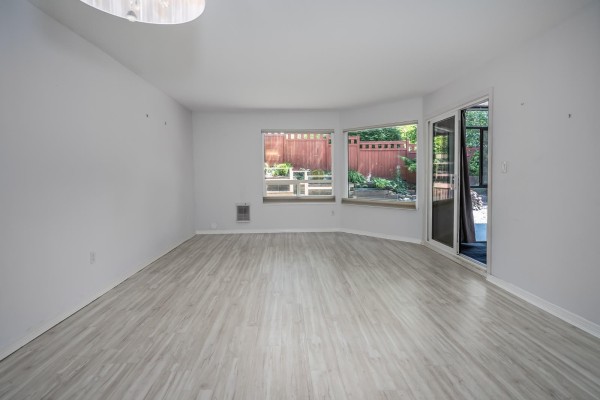 309 1350 Vidal Street, White Rock, BC V4B5G6 Photo 4