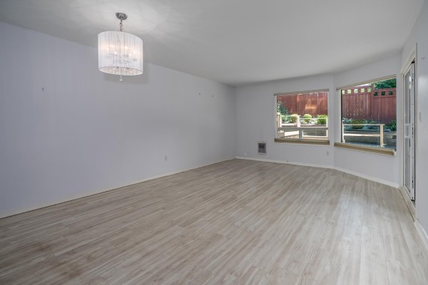 309 1350 Vidal Street, White Rock, BC V4B5G6 Photo 5