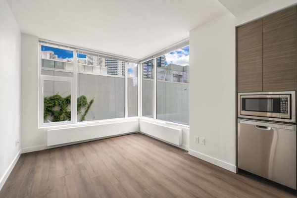 309 13615 Fraser Highway, Surrey, BC V3T0P7 Photo 4