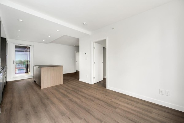 309 13615 Fraser Highway, Surrey, BC V3T0P7 Photo 5