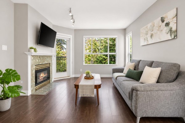 309 13939 Laurel Drive, Surrey, BC V3T1A8 Photo 4