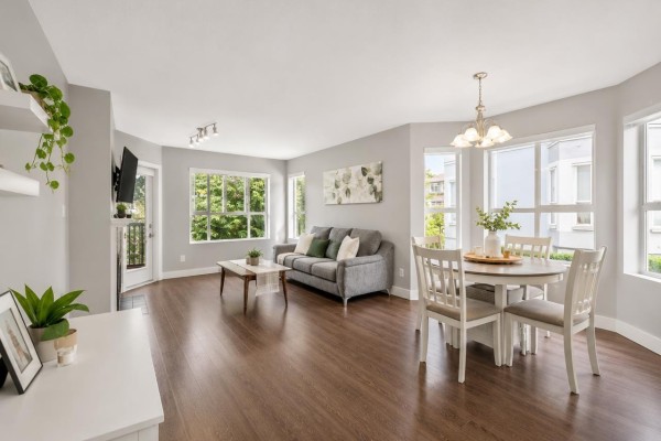 309 13939 Laurel Drive, Surrey, BC V3T1A8 Photo 5