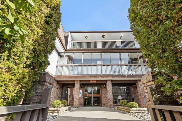309 1444 Martin Street, White Rock, BC V4B3W7 Photo 2