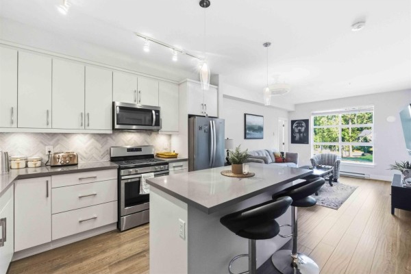 309 14605 Mcdougall Drive, Surrey, BC V4P0G7 Photo 4