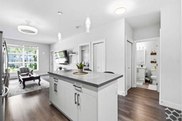 309 14605 Mcdougall Drive, Surrey, BC V4P0G7 Photo 5