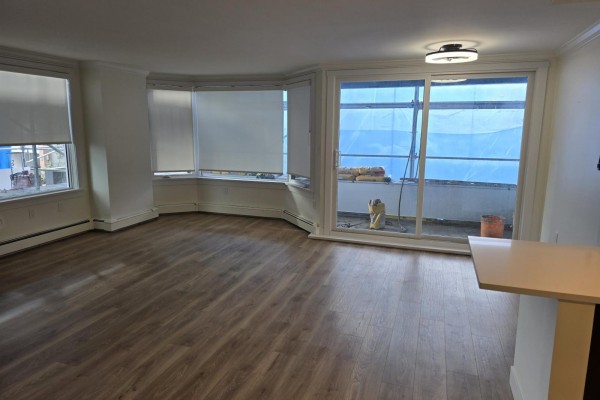 309 15111 Russell Avenue, White Rock, BC V4B2P4 Photo 2