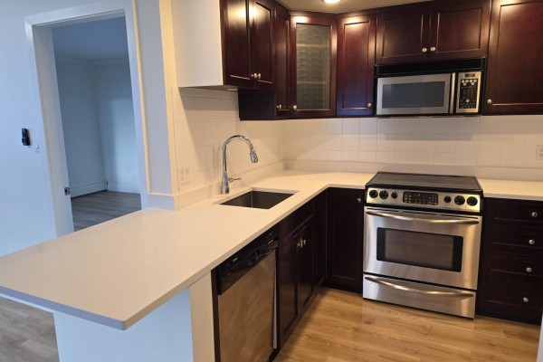 309 15111 Russell Avenue, White Rock, BC V4B2P4 Photo 5