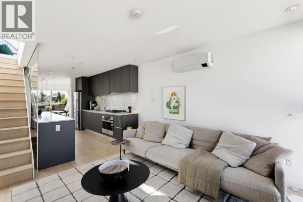 309 1647 E Pender Street, Vancouver, BC V5L1W2 Photo 4