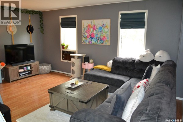 Living room - 309 1st Avenue W, Kindersley, SK S0L1S0 Photo 5