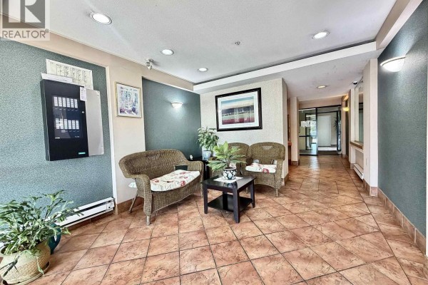 309 2677 E Broadway, Vancouver, BC V5M1Y6 Photo 2