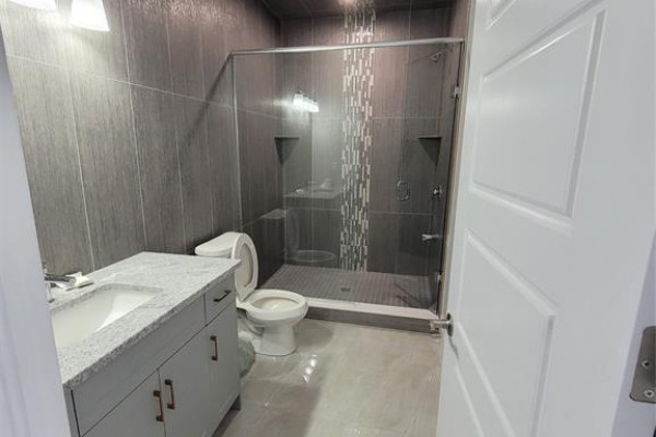 3pc Bathroom - 309 Benson Court, Amherstburg, ON N8T1E7 Photo 4