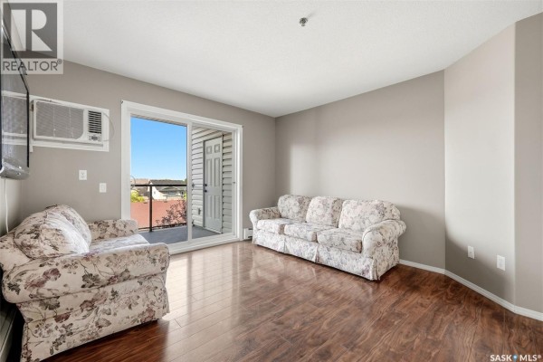 Kitchen/Dining room - 309 E 1300 Stockton Street, Regina, SK S4X0G1 Photo 2