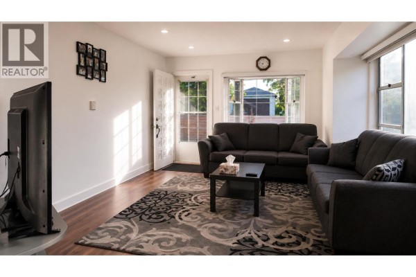309 Johnston Street, New Westminster, BC V3M5H4 Photo 2
