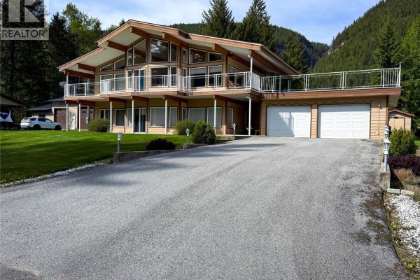 309 Kootenay Street, Lardeau, BC, photo 2