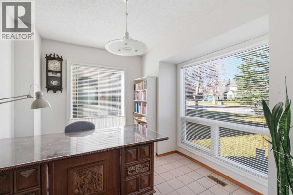 Dining room - 309 Sandringham Road Nw, Calgary, AB T3K3Z1 Photo 3