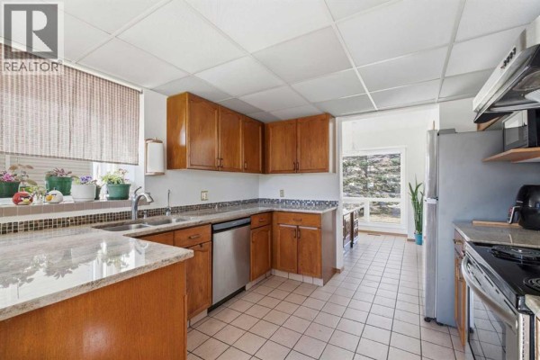 Office - 309 Sandringham Road Nw, Calgary, AB T3K3Z1 Photo 4