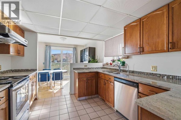 2pc Bathroom - 309 Sandringham Road Nw, Calgary, AB T3K3Z1 Photo 5