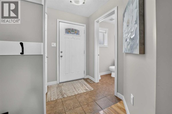 Living room - 309 Sundance Drive, Coalhurst, AB T0L0V2 Photo 4