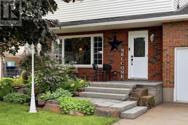 309 Whitney Ave, Sault Ste  Marie, ON, photo 2