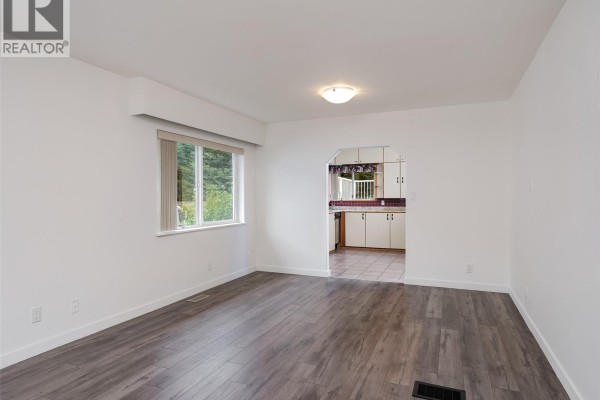 Living room - 3092 Albany St, Victoria, BC V9A1R5 Photo 5